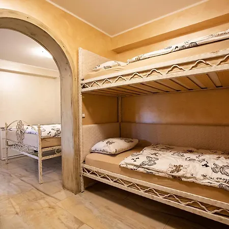 Apartment Bells Of - 3 Cosy Private Free Parking